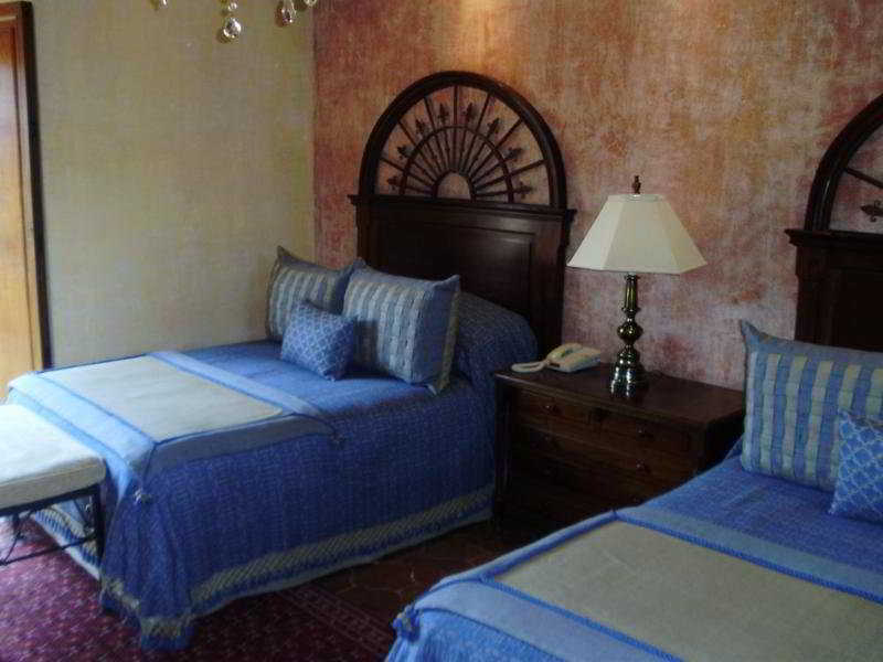 Hotel Palacio De Dona Leonor Antigua Exterior photo