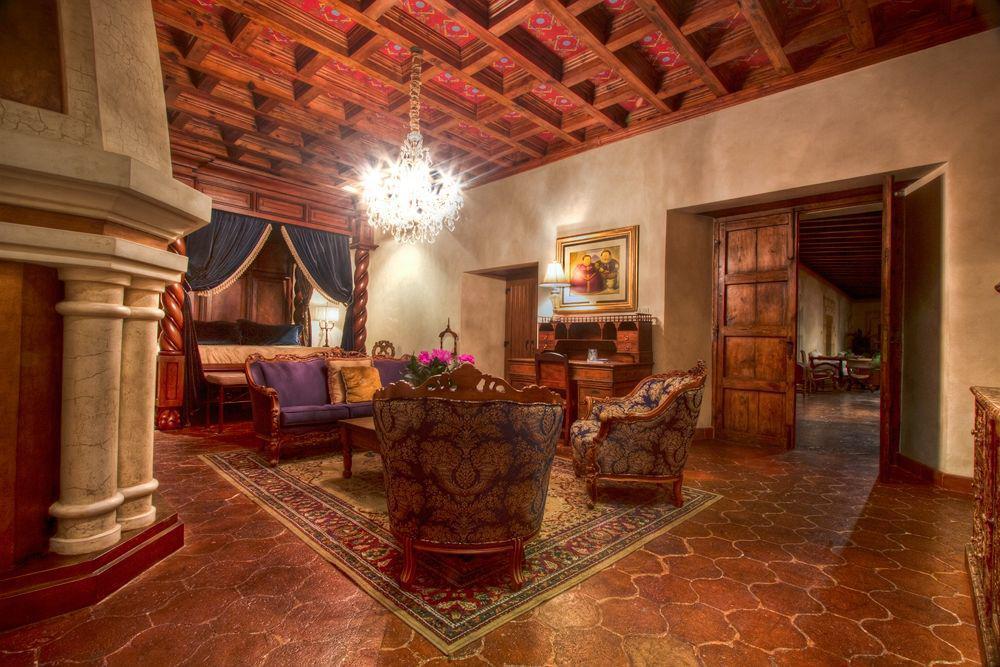 Hotel Palacio De Dona Leonor Antigua Exterior photo